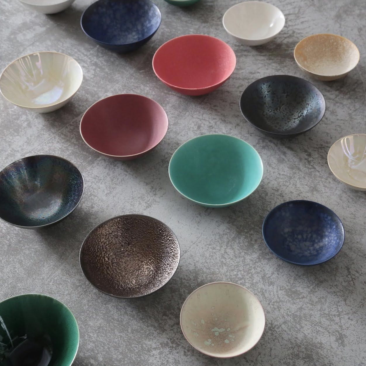 Color palette · 23 plates